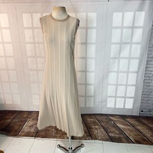 Chic Sleeveless Cream Maxi Dress